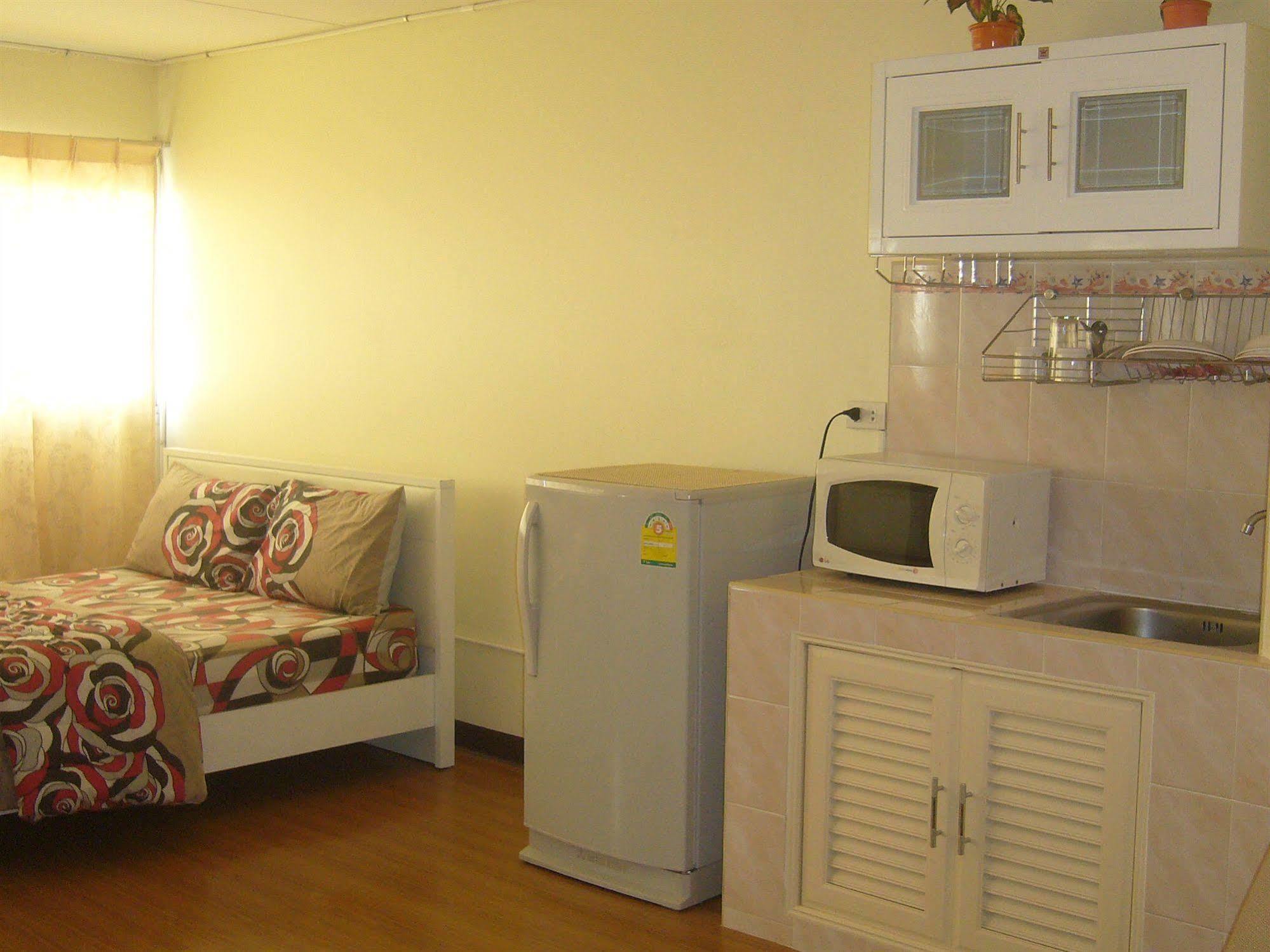 Impact Muang Thong Thani Service Condominium Пак Крет Екстериор снимка