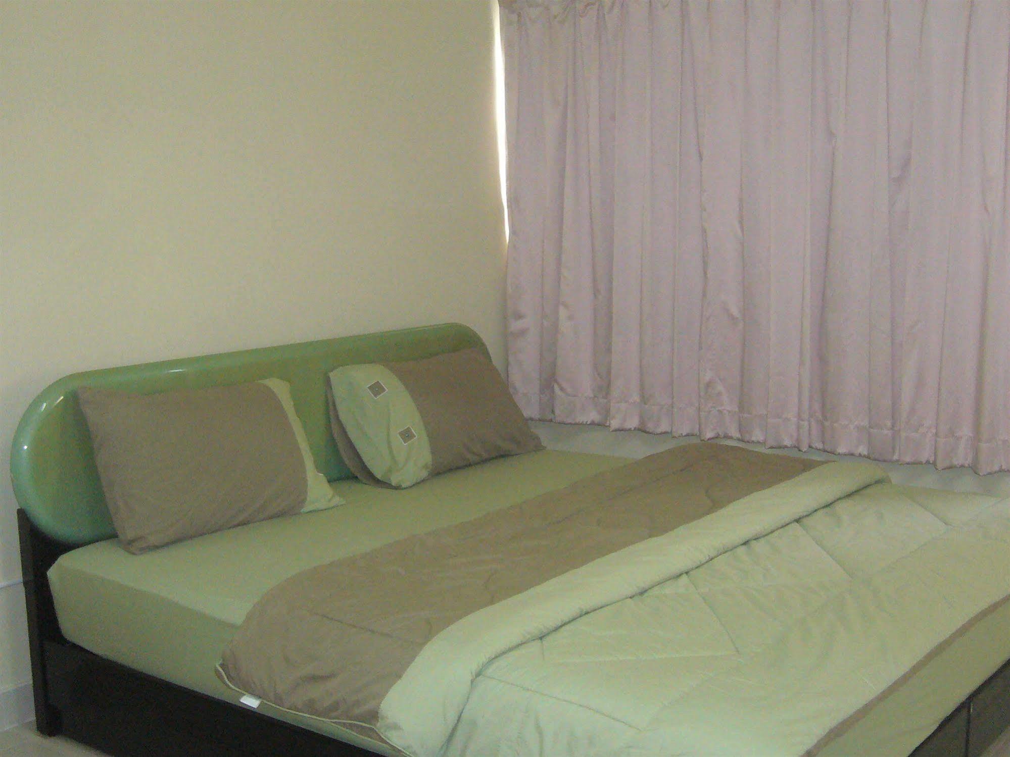 Impact Muang Thong Thani Service Condominium Пак Крет Екстериор снимка