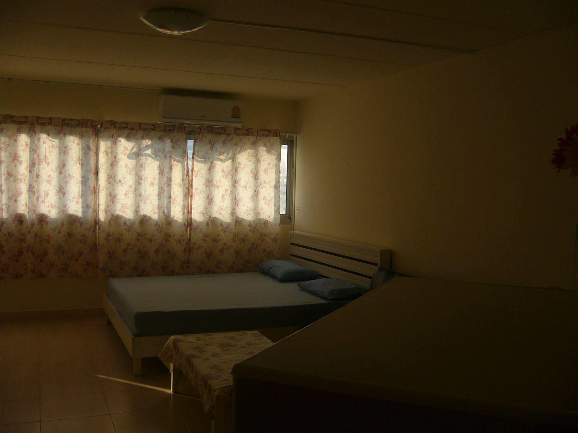 Impact Muang Thong Thani Service Condominium Пак Крет Екстериор снимка